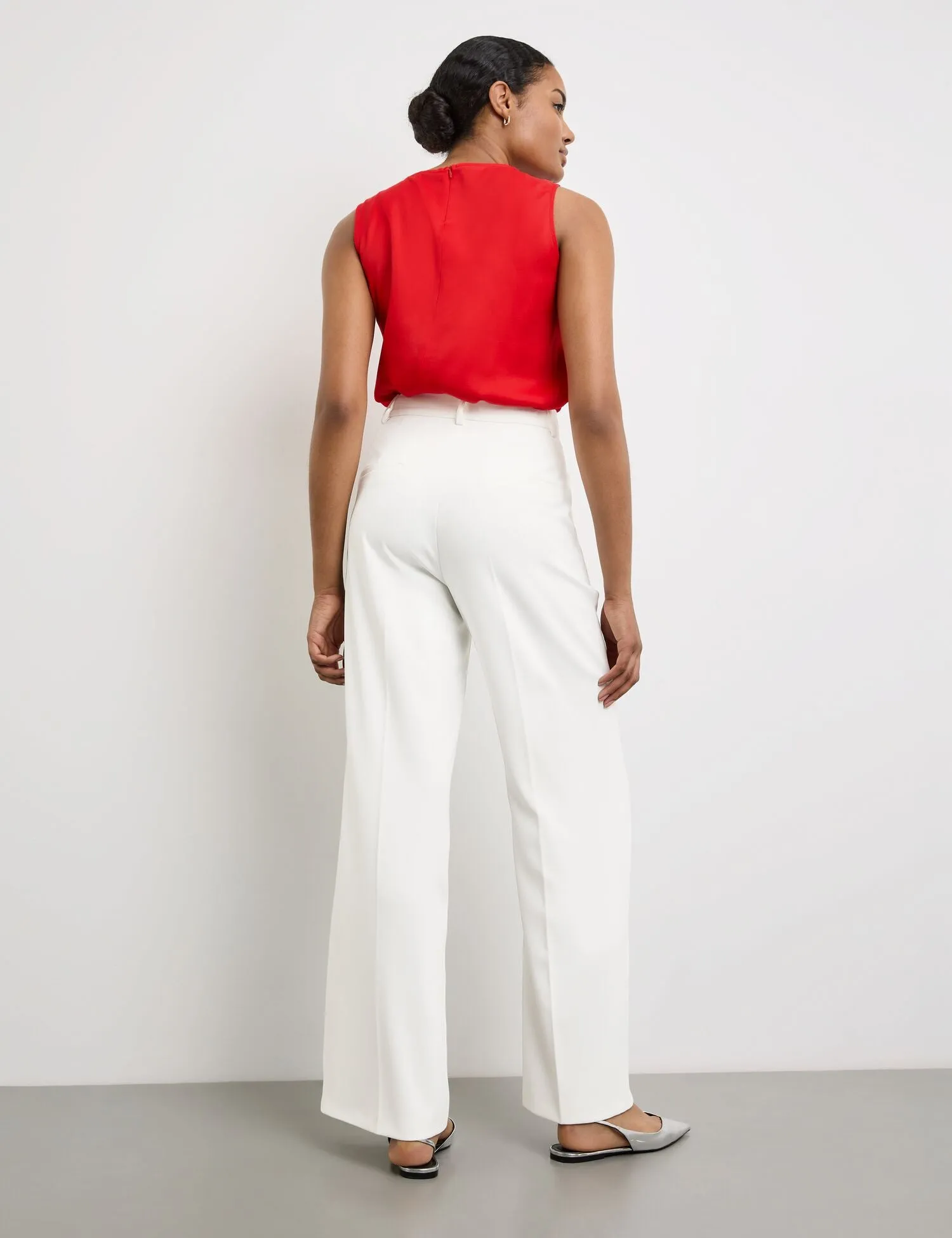Elegant Trousers with a Wide Leg