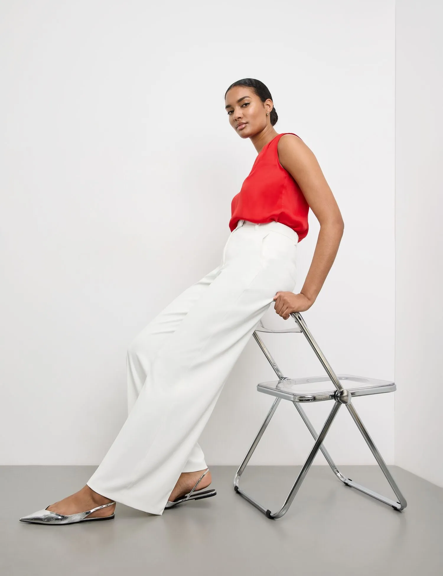Elegant Trousers with a Wide Leg