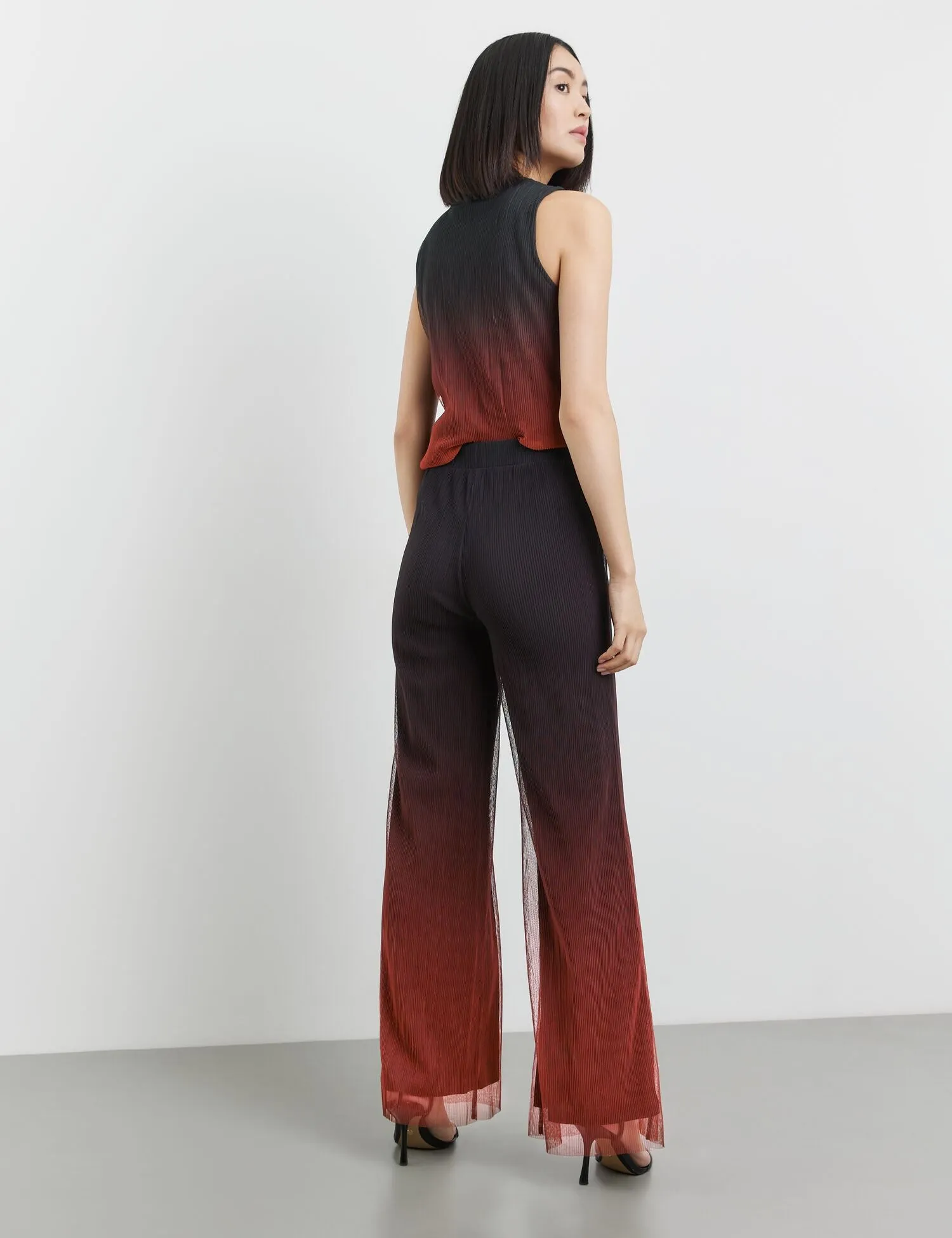 Pleated Trousers with Colour Graduation